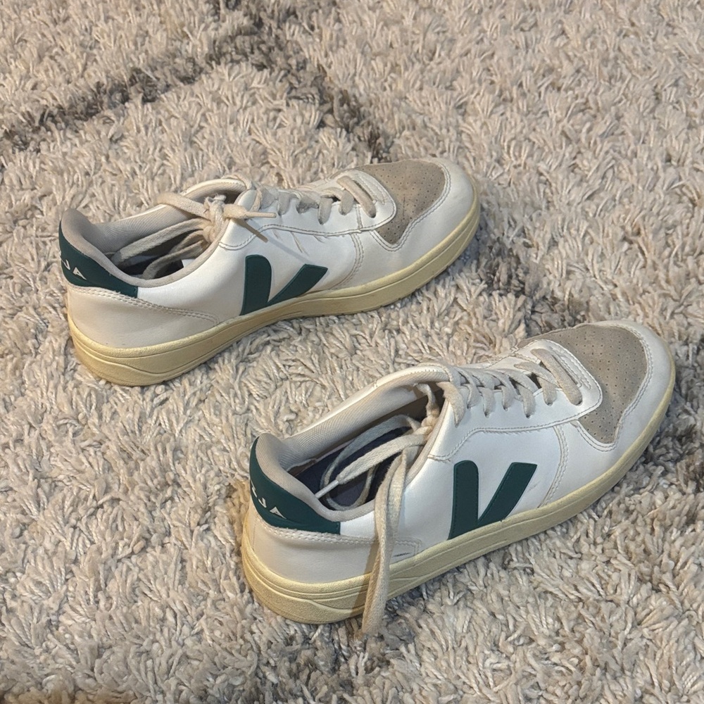 Veja Cream and Green Casual Sneakers
